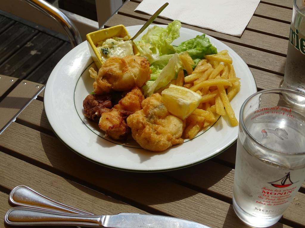 Hotel Restaurant Du Commerce La Gouesnière Eksteriør billede