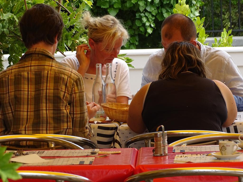 Hotel Restaurant Du Commerce La Gouesnière Eksteriør billede