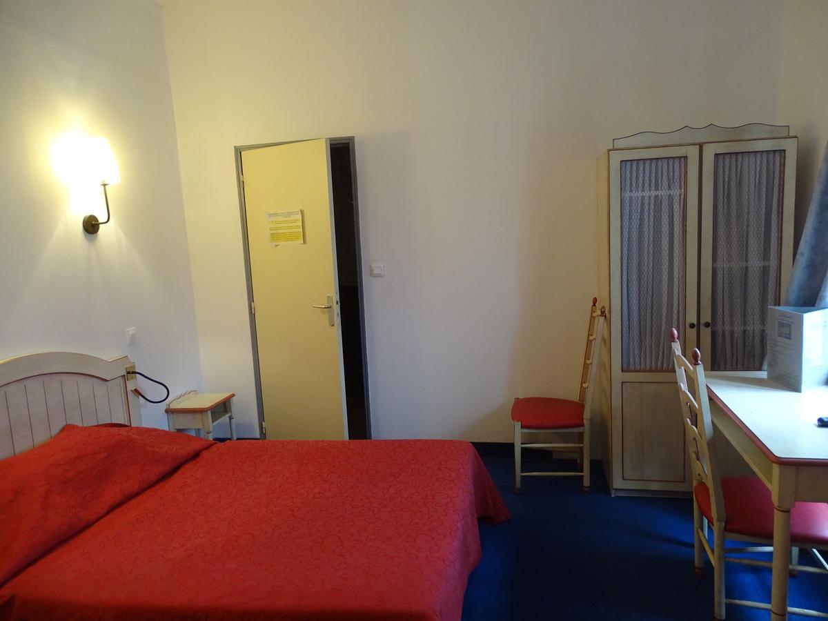 Hotel Restaurant Du Commerce La Gouesnière Eksteriør billede